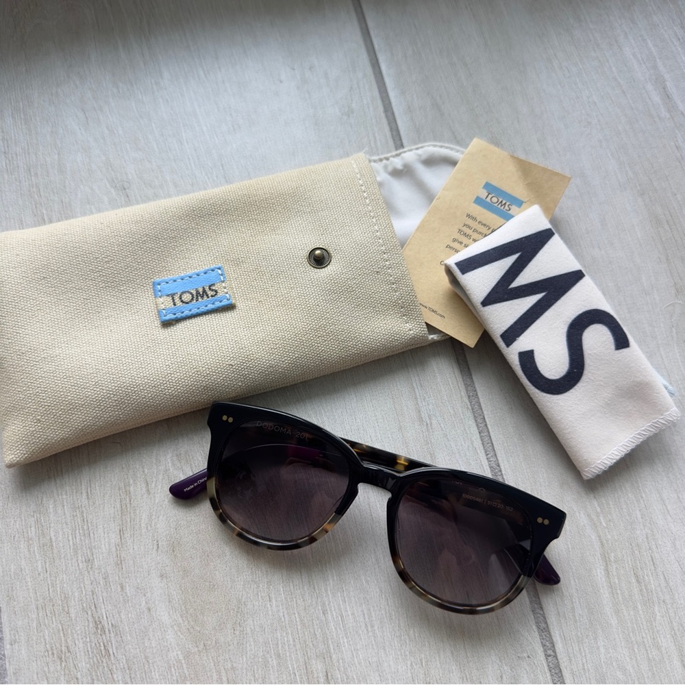 TOMS Women's Dodoma Round Sunglasses, 51mm